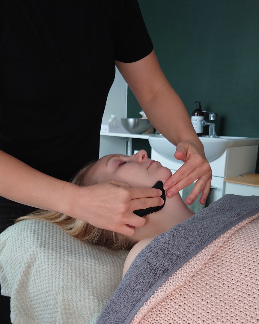 Gua sha -kasvohoito Vantaan Rekolassa